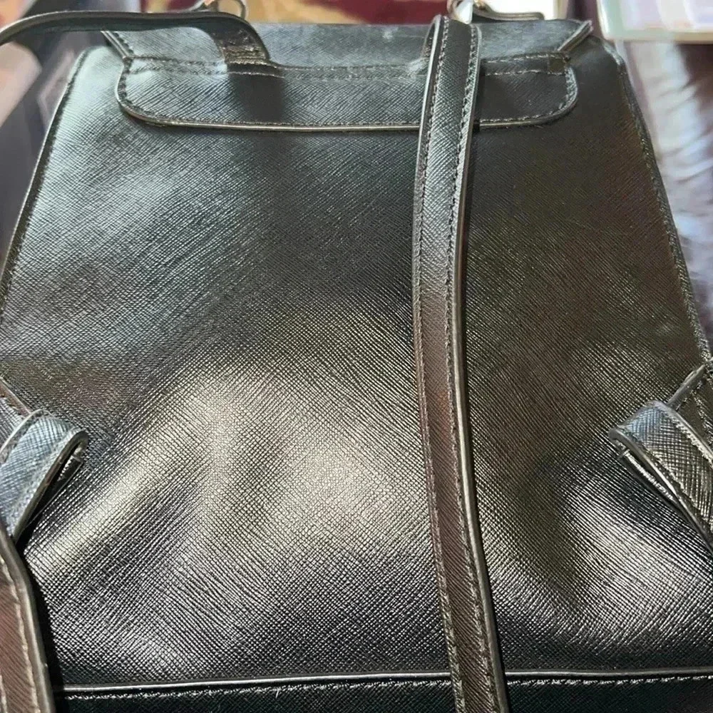 GUESS Los Angeles Unisex Black Vegan Small Silver Tone Hardware